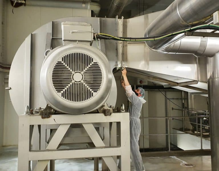 I spraytårnene er der justeret på forvarmningen for at skabe energibesparelser.